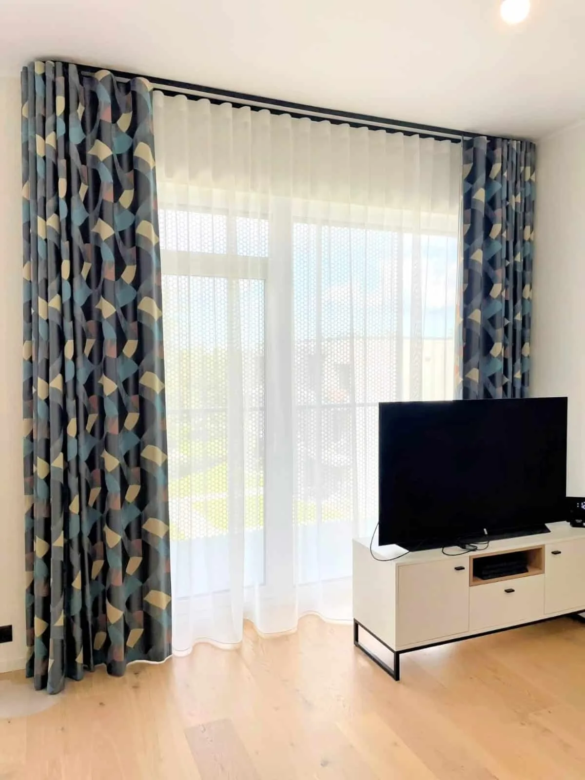 Tekstiilkardinad – aknakatted Valguskate